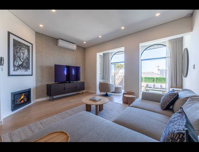 2 BEDROOM APARTMENT TO LET IN SEA POINT